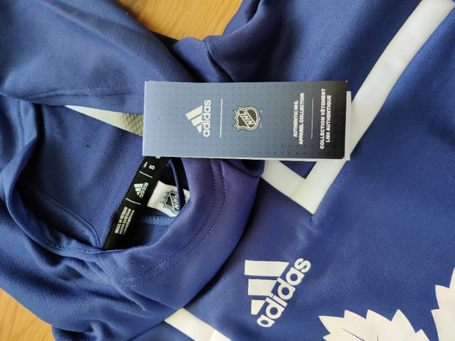 Toronto Maple Leafs Adidas Under the Lights Pullover dans Hommes  à Kitchener / Waterloo - Image 3