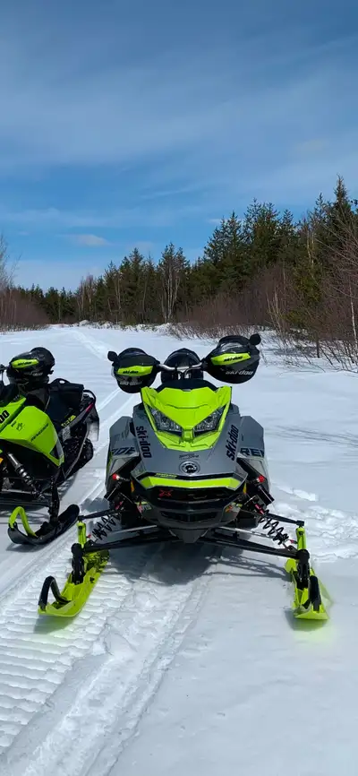 Renegade XRS 850 2018, moteur refait à neuf cette année seulement 3000km. Batterie neuve et démarreu...