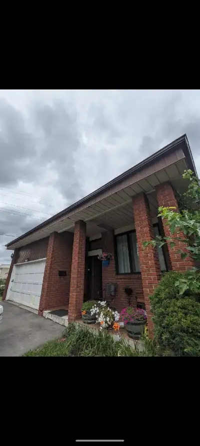 3 Bedroom House for rent - Steeles & Martin Grove