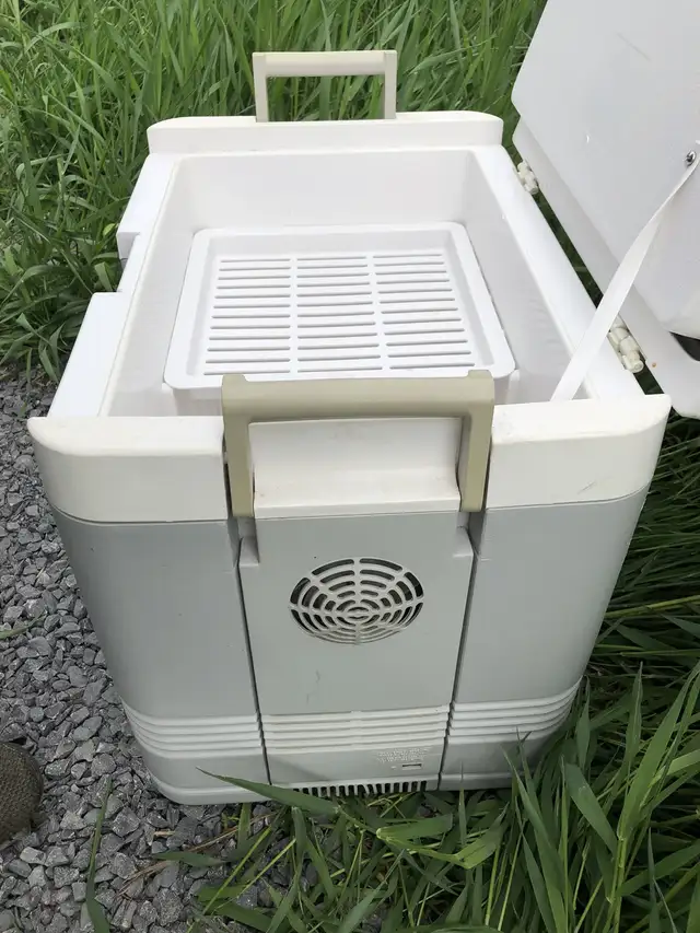 12v electric cooler in Other in Napanee - Image 4
