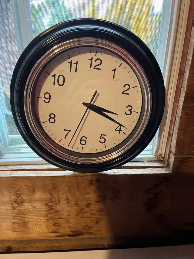 2 horloges 9$/chq in Other in Sherbrooke - Image 4