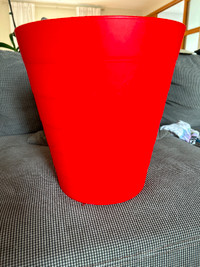 Poubelle rouge IKEA red garbage can