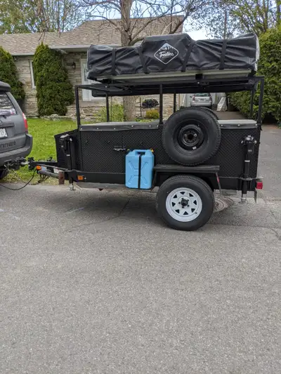 Trailer overland fait sur mesure off the grid . Base de trailer est un ancien trailer de génératrice...