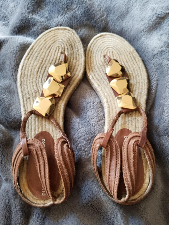 9.5 Sandales Diane Von Furstenburg Sandals  dans Femmes - Chaussures  à Ville de Montréal - Image 4