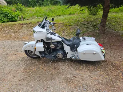 One owner, 36,000 kms. White smoke color. Thunderstroke 111 cu in engine, 1811 cc. Full lowers, heat...