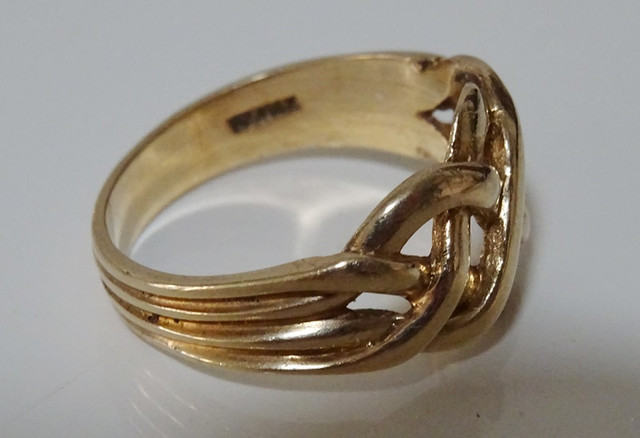 10K gold ring IRISH love knot CELTIC TRIPLE BAND sz 6.5 UNIQUE in Jewellery & Watches in Kitchener / Waterloo - Image 4