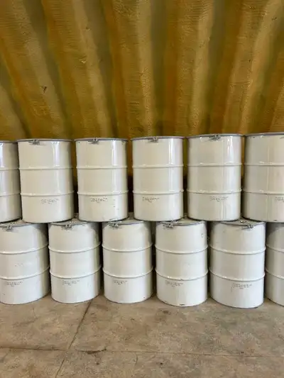 Heavy duty 55 gallon steel drums With lid With bolt UN rated Had liquid insulation inside Not washed...