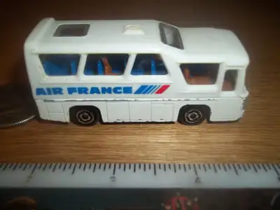 514-247-8483-communiqué Majorette- Mini Bus No 262 - Air France Made in France ( rides well-roule bi...