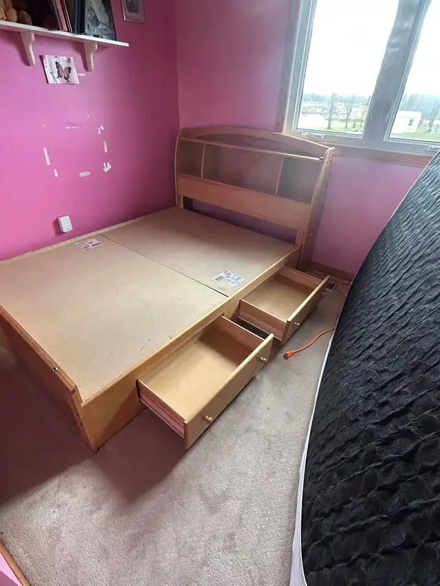Double platform bed frame in Beds & Mattresses in Kingston - Image 4