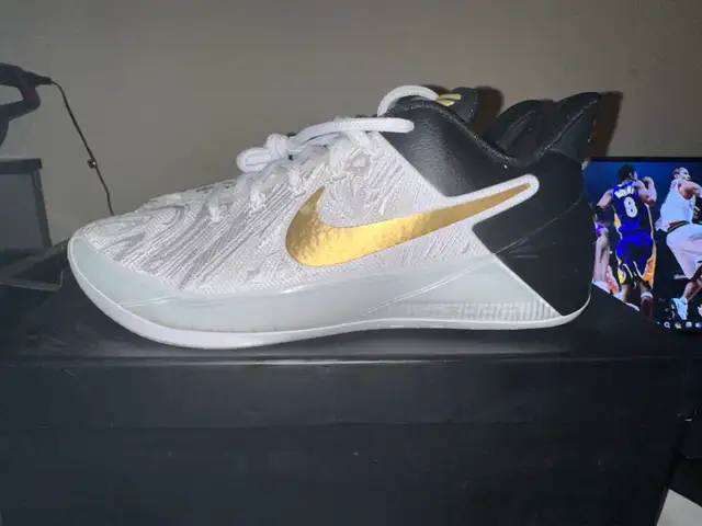 Nike Kobe a.d i.d bhm Size 8 in Men's Shoes in City of Toronto - Image 3