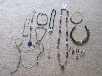 Assorted jewellery- Some new -some barely used- Jewellery boxes. From $3 to $5 or make me an offer.