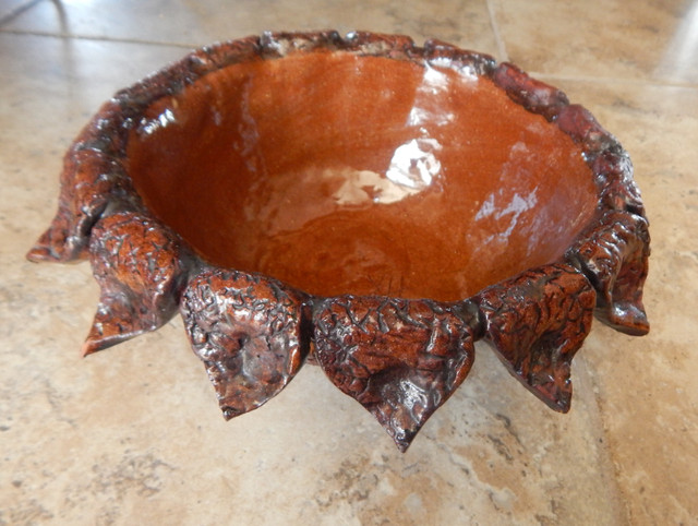 Large Clay Bowl Designed to Resemble a Sunflower in Home Décor & Accents in Fredericton - Image 2