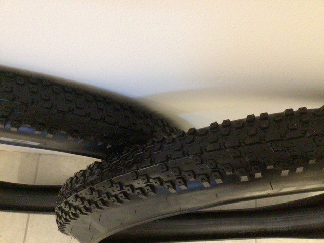 Paire de pneus de vélo 27.5 x 2.80 WTB Trailblazer dans Châssis et pièces  à Ville de Montréal - Image 2