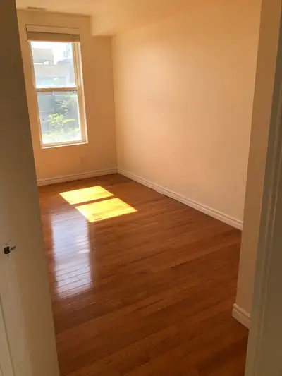 Like New 4 bedrooms for rent Spadina Avenue & College St