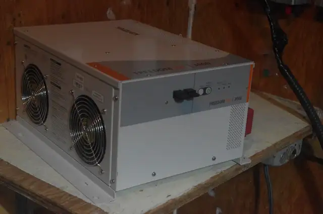 Xantrex Freedom SW 3000 Inverter Charger 12V 3000 WATT in General Electronics in Saskatoon - Image 2