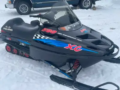 Sled is in mint shape, only 2900 original klms. Always stored indoors.Come take a look. Would put ca...