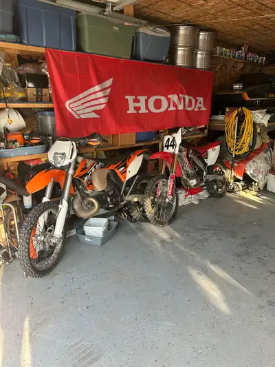 Selling my 2004 crf250r Bike is well maintained oil change done every five hours, bike run great hav...