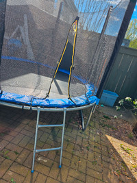 10 foot around trampoline with stairs and safety net