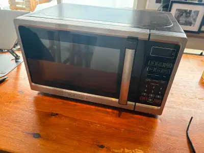 INSIGNIA Microwave - gently used.  Replaced with OTR - excellent, View more