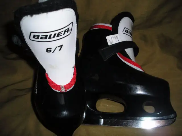 Ice Skates, Size 6-8 youth for shoe size 7-9.5 youth in Skates & Blades in City of Toronto - Image 5