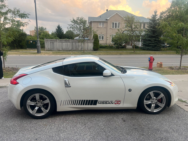 white Nissan 370Z in Cars & Trucks in Mississauga / Peel Region