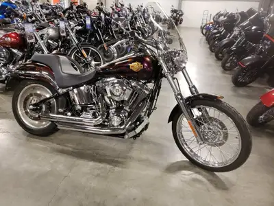 LOW KM!!! Only 10500 it is pristine condition rides like new , one kind dual color gold flames purpl...