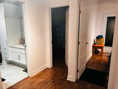 Chambre à louer dans un appartement de 2 chambres , recherche une femme . La Chambre est située au p...