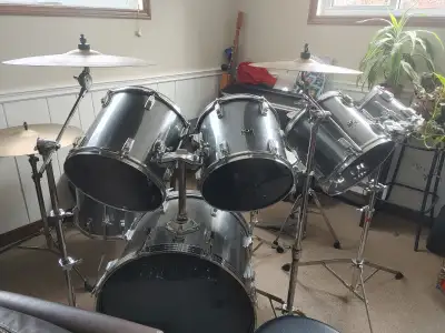 TAMA Swingstar 7-piece vintage drum kit, View more