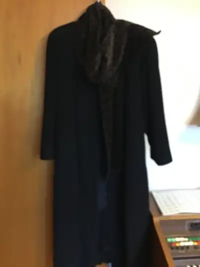 Manteau d’hiver noir long,cashmere de laine ,fait au CANADA, View more