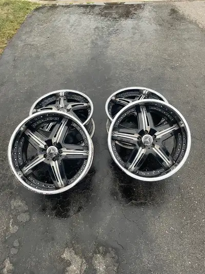 Chrome lip (hard to find) Bolt pattern 5 x 112 (Mercedes) Bore (hub) 66.6 Offset 42 Includes sensors...