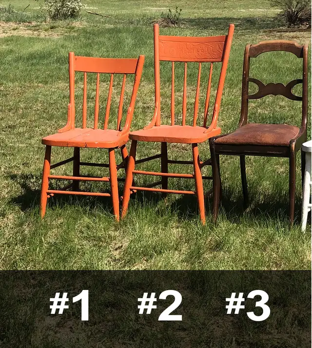 ANTIQUITÉ : 5 chaises antiques en bois à 30$ chacune in Arts & Collectibles in Shawinigan - Image 2