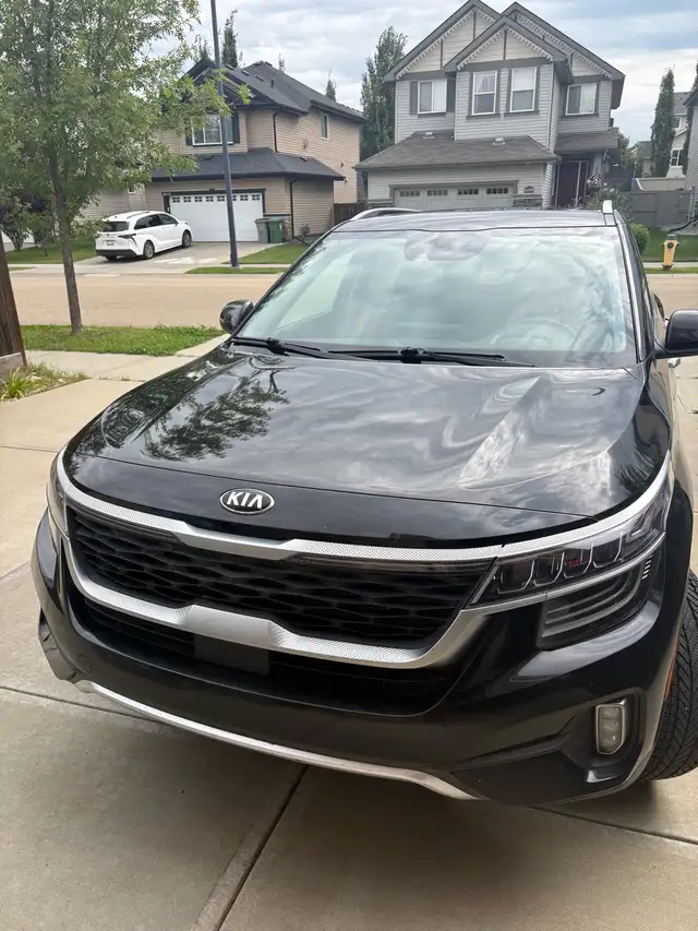 2021 black Kia seltos SX GDI