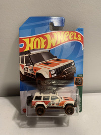 Hot Wheels '95 Jeep Cherokee Ivory #176 - 2023 Mud Studs - Treas