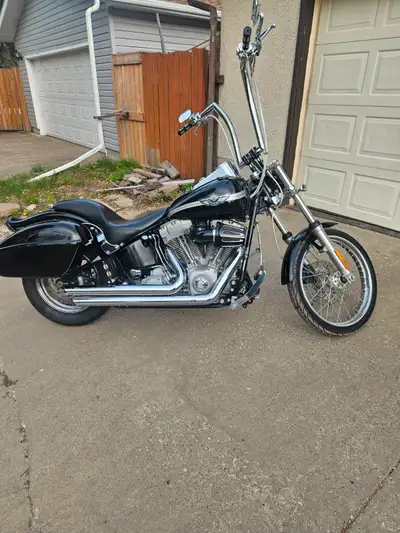 51000 km fuel injected 88cu 5 speed Nothing standard about this bike since it left the show room. 18...