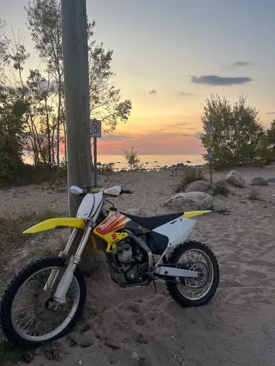 SEND ANY OFFERS WONT BE OFFENDED 2004 rmz 250 selling Runs perfectly fine might need a carb clean 5...