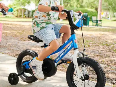 Same as here but blue: https://www.amazon.ca/Schwinn-Koen-Boys-SmartStart-Wheels/dp/B07K3J2Q6Z?th=1...