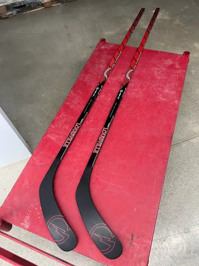 TPS Genesis Hockey Stick – Like New! in Hockey in Oakville / Halton Region - Image 2