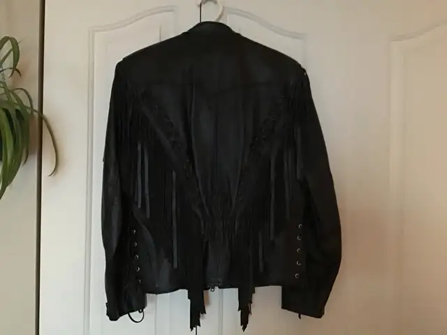 Manteau de moto Belfast en cuir avec franges in Women's - Tops & Outerwear in Sherbrooke - Image 2