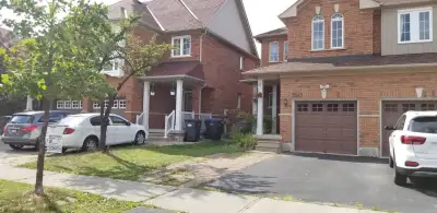 Offering a basement appartement in a gorgeous neighborhood by Tenth line and Britannia, Mississauga....