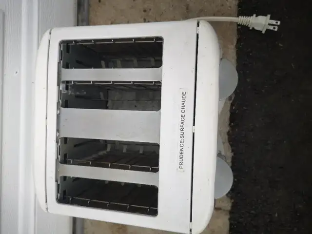 4-slices Toaster in Toasters & Toaster Ovens in City of Toronto - Image 5