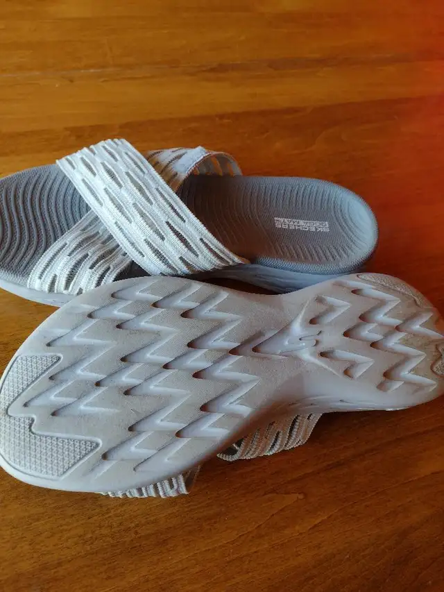 Skechers sandals-never worn in Women's - Shoes in Strathcona County - Image 3