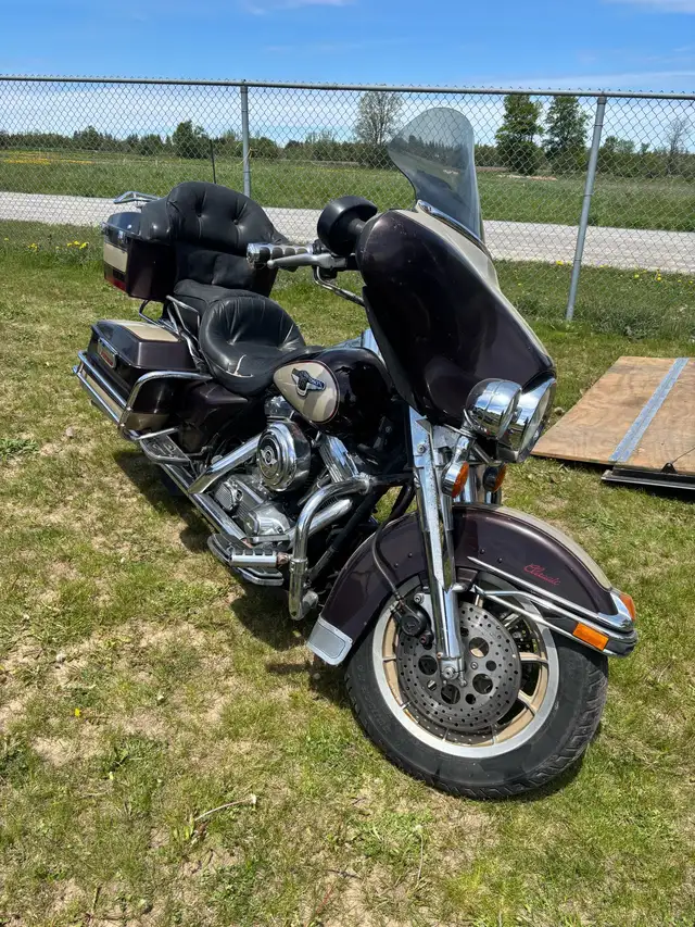 1998 Harley classic in Street, Cruisers & Choppers in Mississauga / Peel Region - Image 5