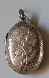 Vintage 925 Engraved Sterling Silver Oval Picture Holder Locket