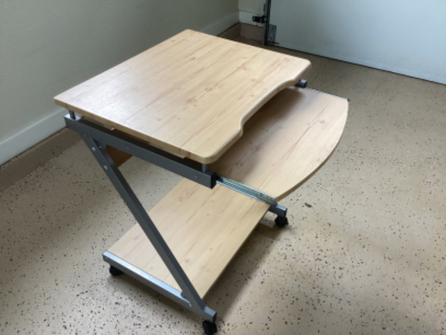 Student Desk in Desks in Moncton - Image 3