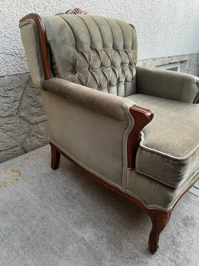 Antique Armchair in Chairs & Recliners in Edmonton - Image 4
