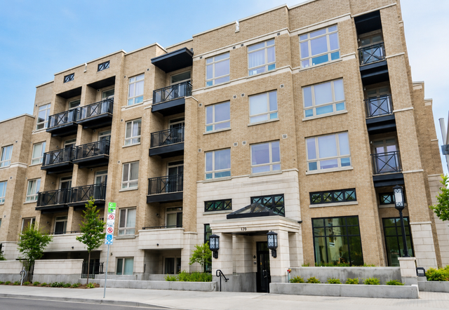 Fully furnished Studio + private balcony in downtown Ottawa