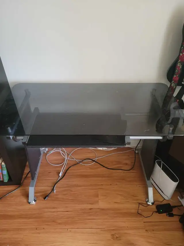 Computer Desk in Desks in Ottawa - Image 3