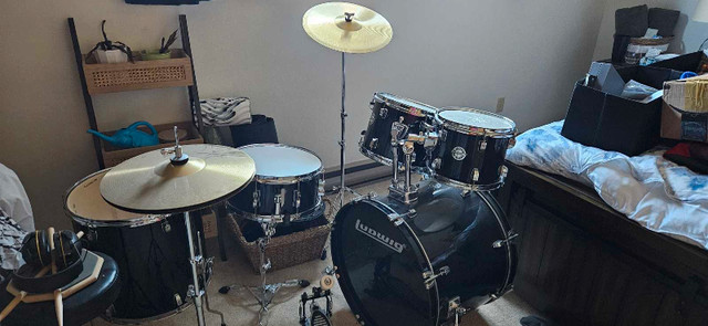 Ludwig accent drive 5pc drum set in Drums & Percussion in Trenton
