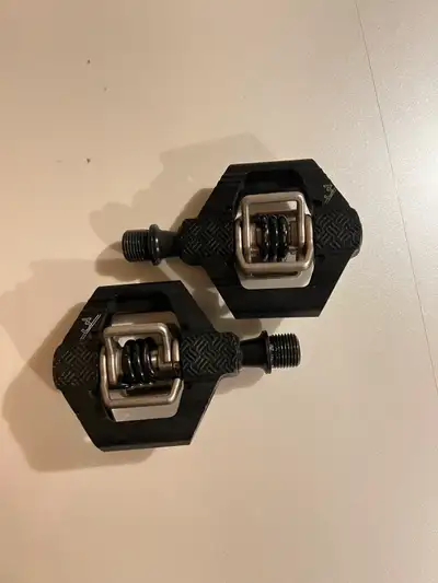Black color Ex+ condition, used for less than 100 km. Smooth bearing ready to ride. Comes what you s...