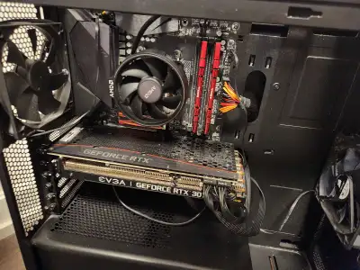 Selling a working desktop workstation, good for general work or 1080p gaming, component: - CPU: AMD...